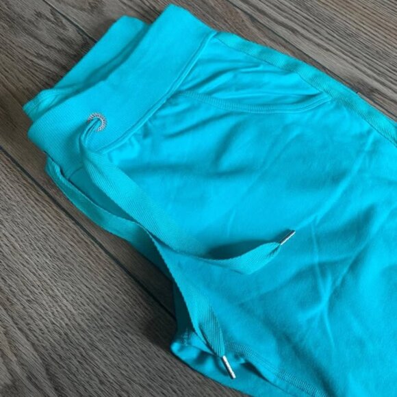Lululemon Flashback Crop Pants โ Lagoon Blue, Size 8 (NWOT) - Picture 5 of 10